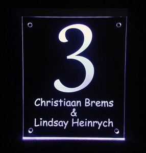 Led verlichte naamborden staand model. Afmeting 15 x 20 cm 