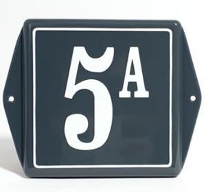 Geëmailleerd huisnummer oor model